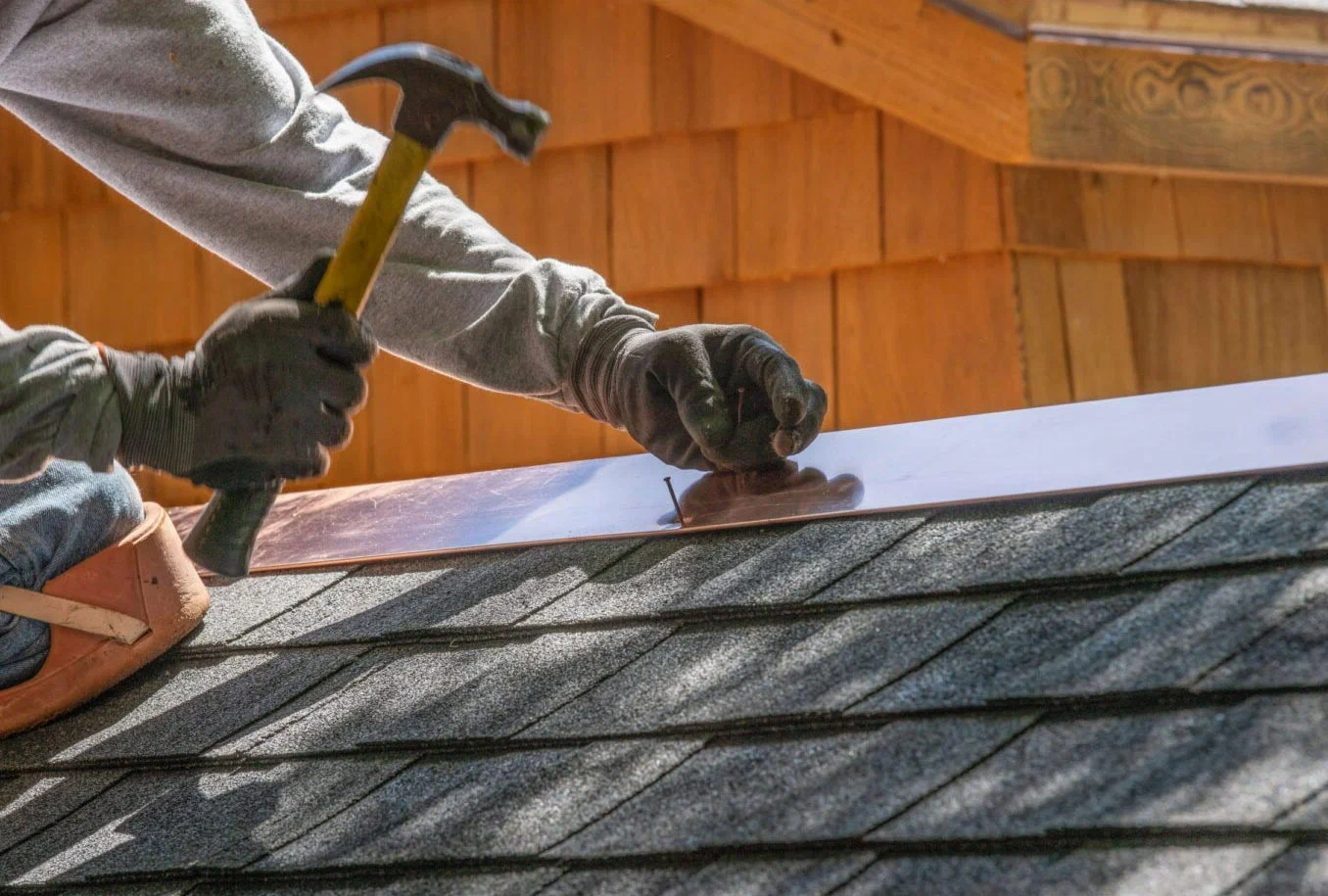 You are currently viewing Roof Repair Cost in Hutto VS Georgetown: Cost Drivers Explained