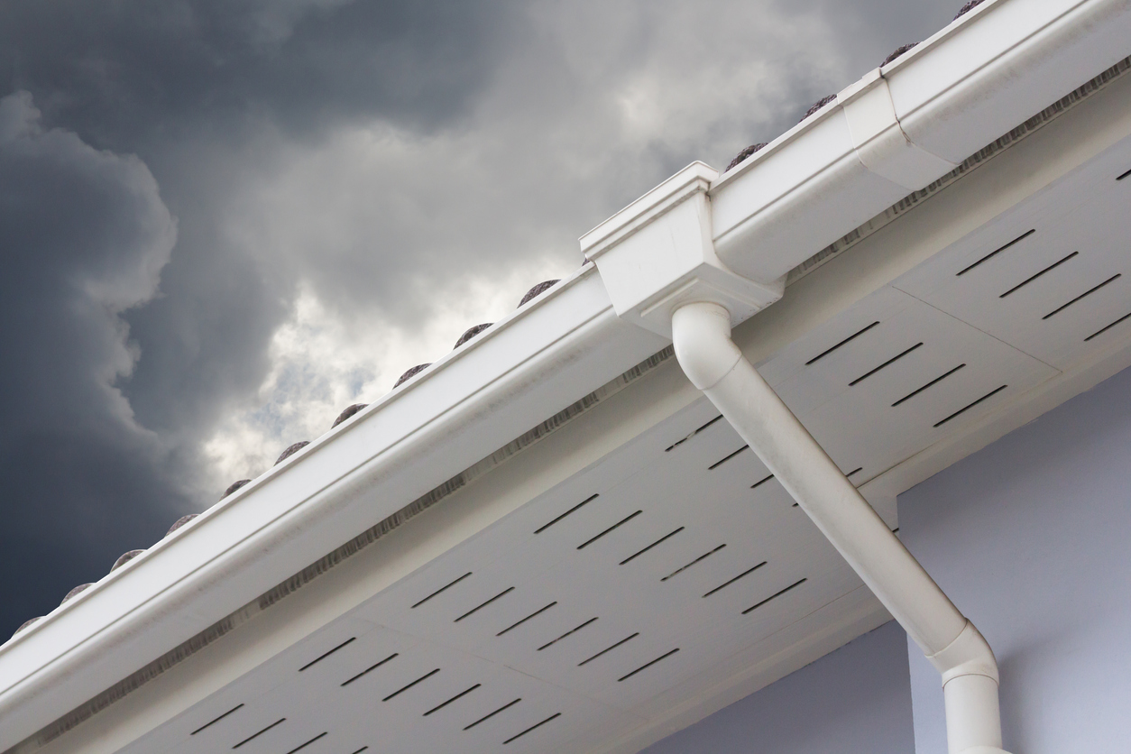 You are currently viewing 4 Important Reasons To Consider Seamless Rain Gutter Installation in Round Rock